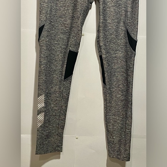 PINK Ultimate Women’s Athletic Workout Wear Grey Pants Leggings - Size Medium - Picture 4 of 6